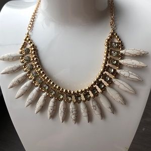 STATEMENT BIB NECKLACE IN TURQUOISE OR WHITE